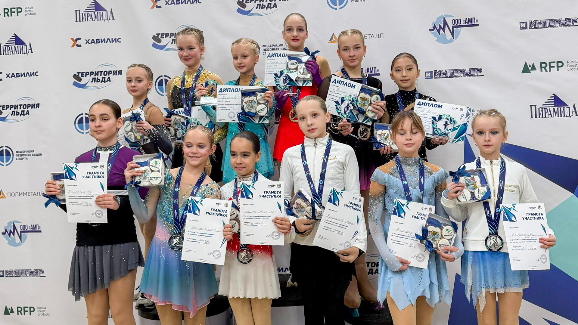 Комсомольские фигуристки выиграли медали краевых соревнований