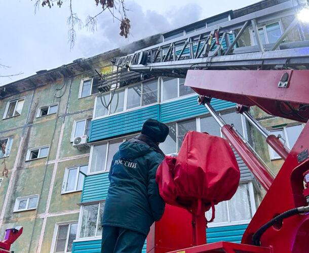 В пожаре на Интернациональном погиб хозяин забитой мусором квартиры