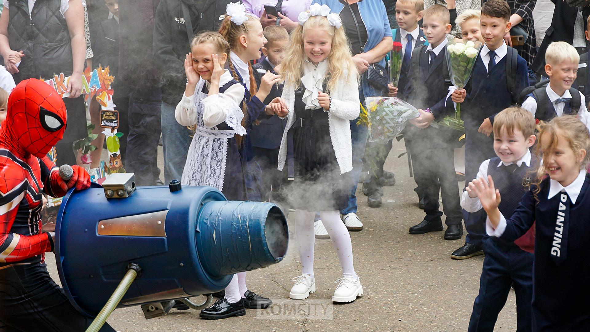 «Горячие линии» по помощи детям проводятся сегодня различными органами