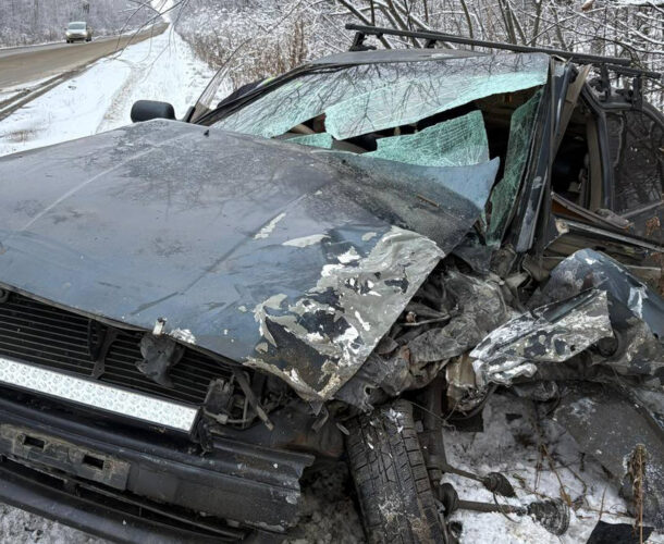 В лобовом столкновении под Амурском пострадало два человека