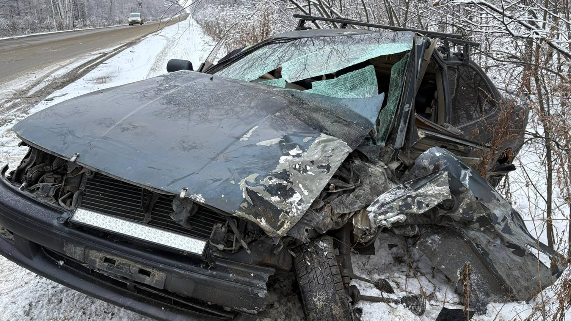 В лобовом столкновении под Амурском пострадало два человека
