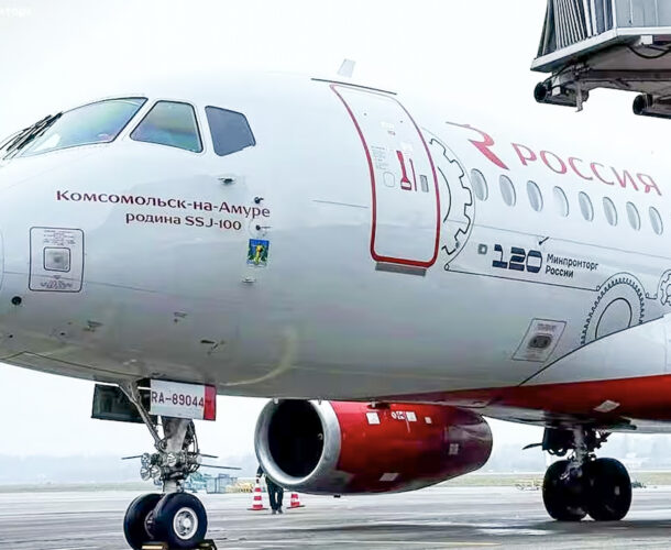 Суперджет с именем «Комсомольск-на-Амуре» принарядили к юбилею Минпромторга