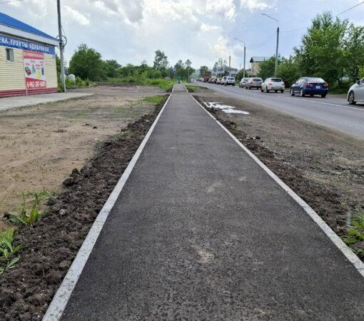 Тротуары, фонари и новую остановку сделали в Комсомольске на сэкономленные от дорожных аукционов средства