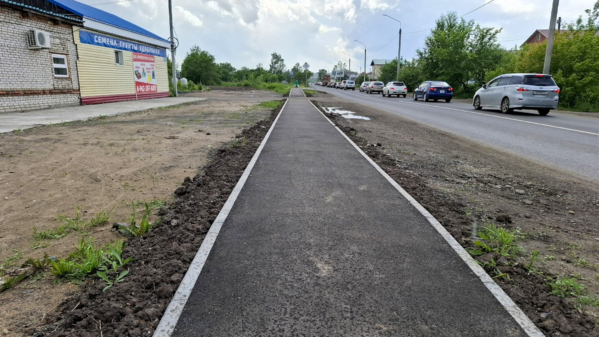 Тротуары, фонари и новую остановку сделали в Комсомольске на сэкономленные от дорожных аукционов средства