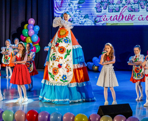 Праздник «Мама — главное слово!» прошёл во Дворце творчества детей и молодёжи