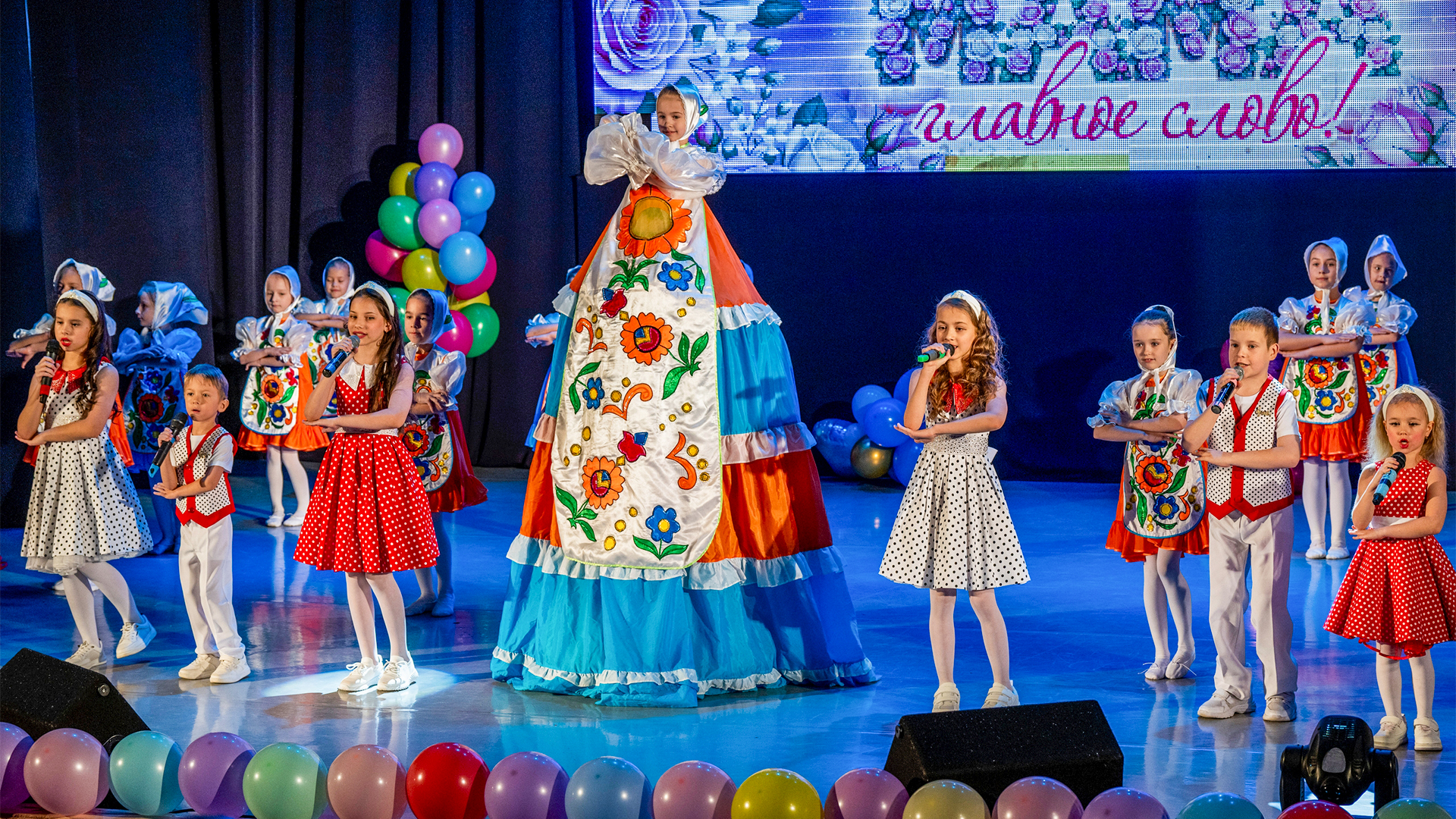 Праздник «Мама — главное слово!» прошёл во Дворце творчества детей и молодёжи