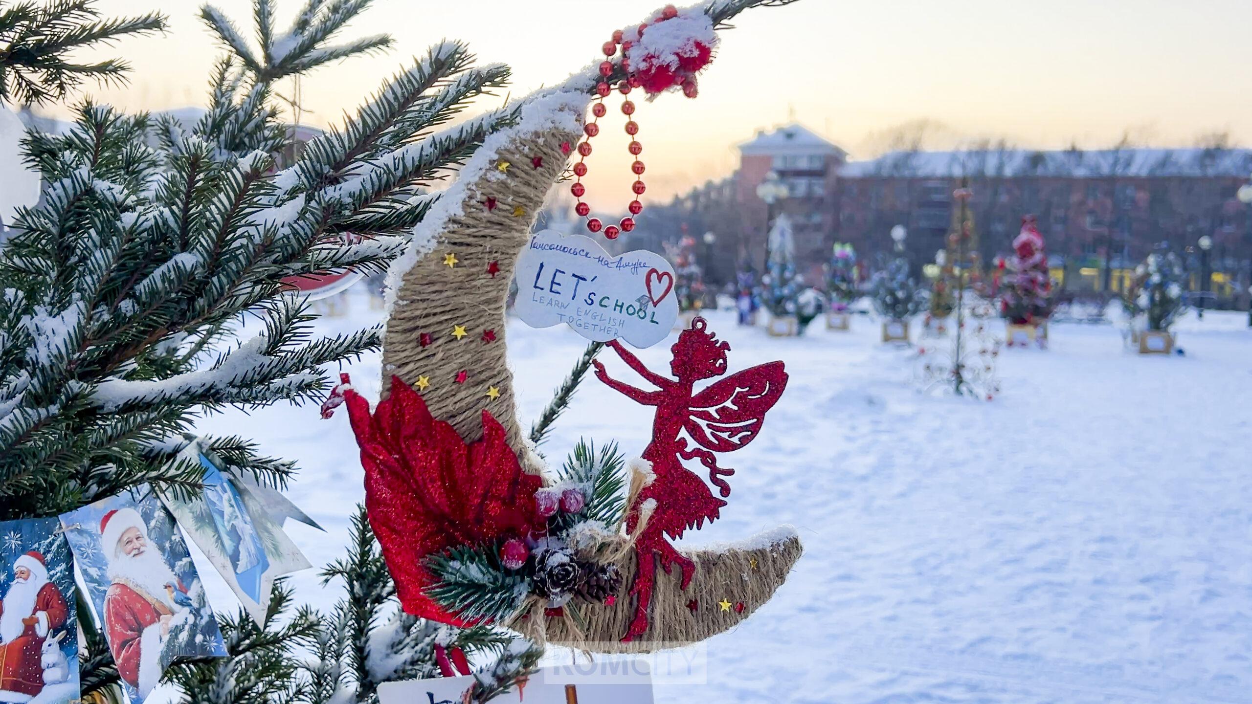 Ёлочки АСЗ, птицефабрики и школы иностранных языков стали победителями городского конкурса «Ёлки-Иголки»