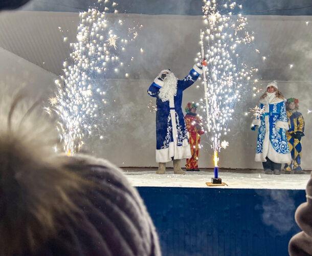 В парке Гагарина с огоньком открыли новогодний каток