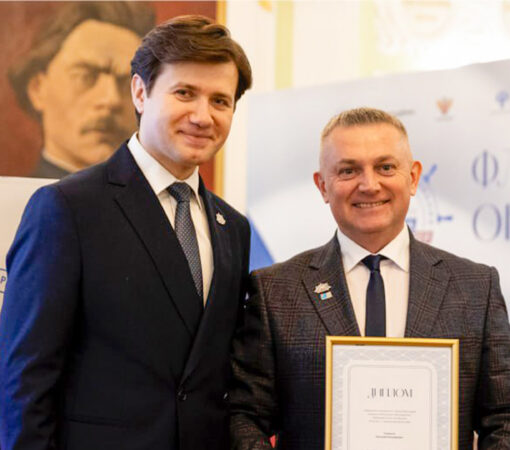 Учитель ИЗО из Амурска вошел в число победителей проекта «Флагманы образования»