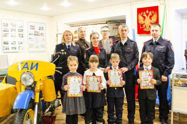 Рисунок комсомольского подростка признан лучшим на Всероссийском конкурсе «Мои родители работают в полиции»