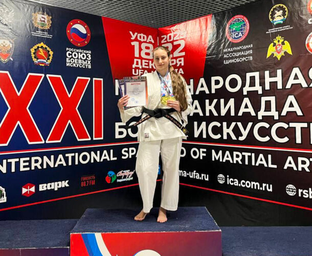 Комсомольчанка Витания Славнова взяла два «золота» всероссийских соревнований по всестилевому каратэ