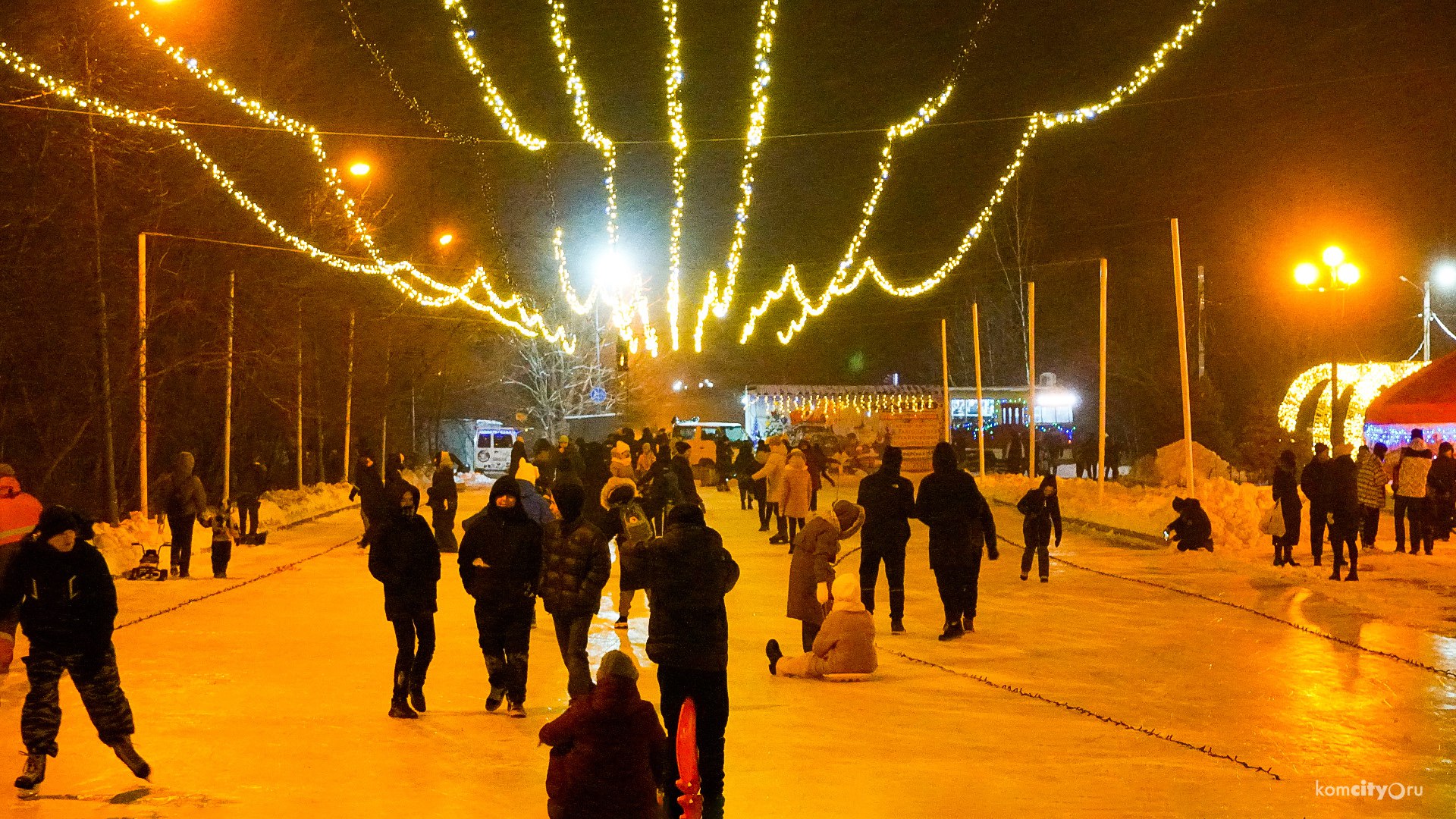 Каток на Набережной и ёлку на Драмтеатре откроют сегодня в Комсомольске