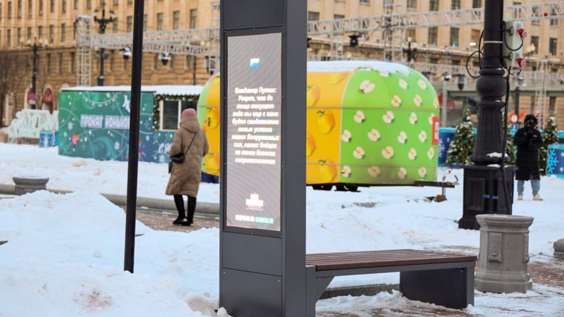 В Комсомольске установят умные скамейки с зарядкой и экраном