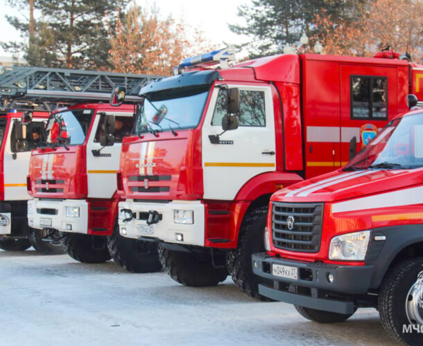 Комсомольские пожарные получили новую автолестницу и пожарный автомобиль первой помощи