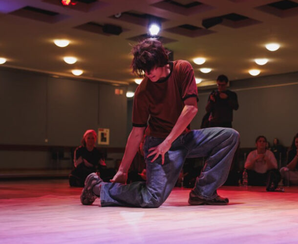 От брейкинга до граффити — в Доме молодёжи прошёл фестиваль «Уличная классика» 