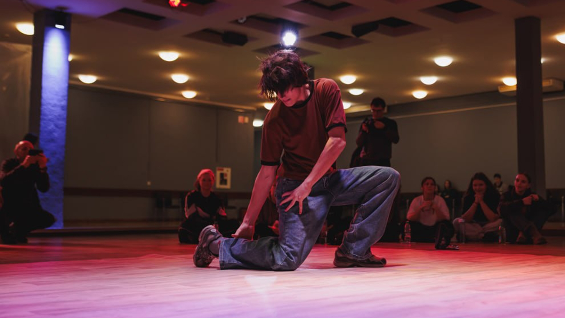 От брейкинга до граффити — в Доме молодёжи прошёл фестиваль «Уличная классика»