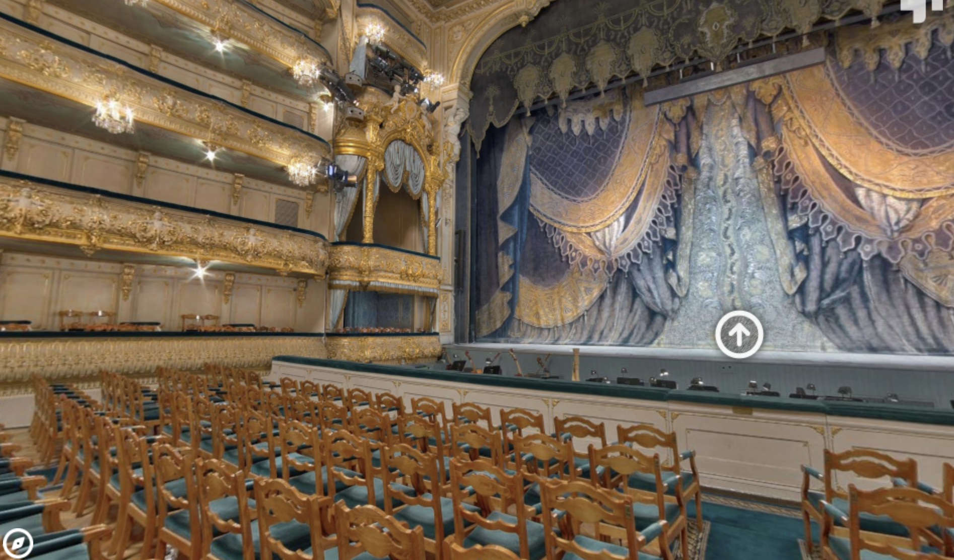 Благодаря «Ёлке желаний» школьница из Комсомольска побывает в Мариинском театре