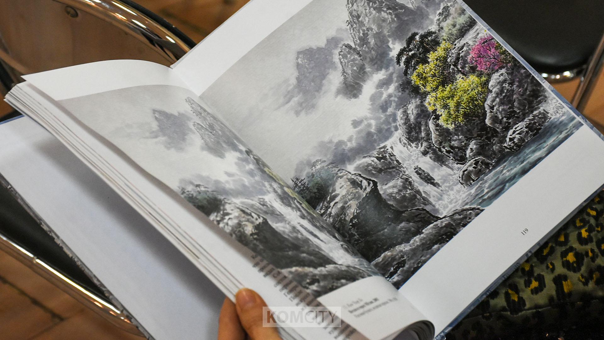 Художественный музей выпустил сборник и презентовал выставку к 60-летнему юбилею