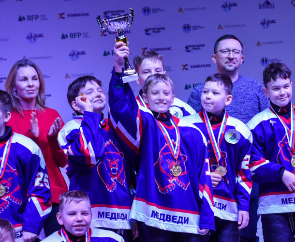 «Бронзу» и «золото» завоевали «Медведи» на краевом хоккейном турнире в Амурске 