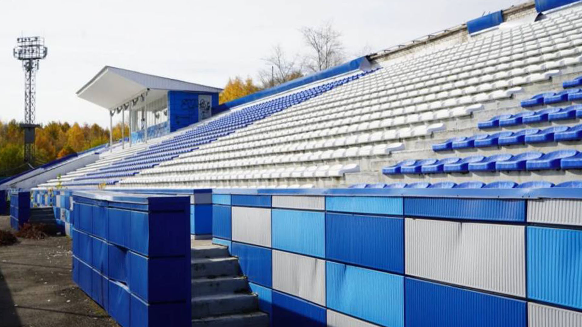 Реконструировать стадион «Смена» планируют в этом году