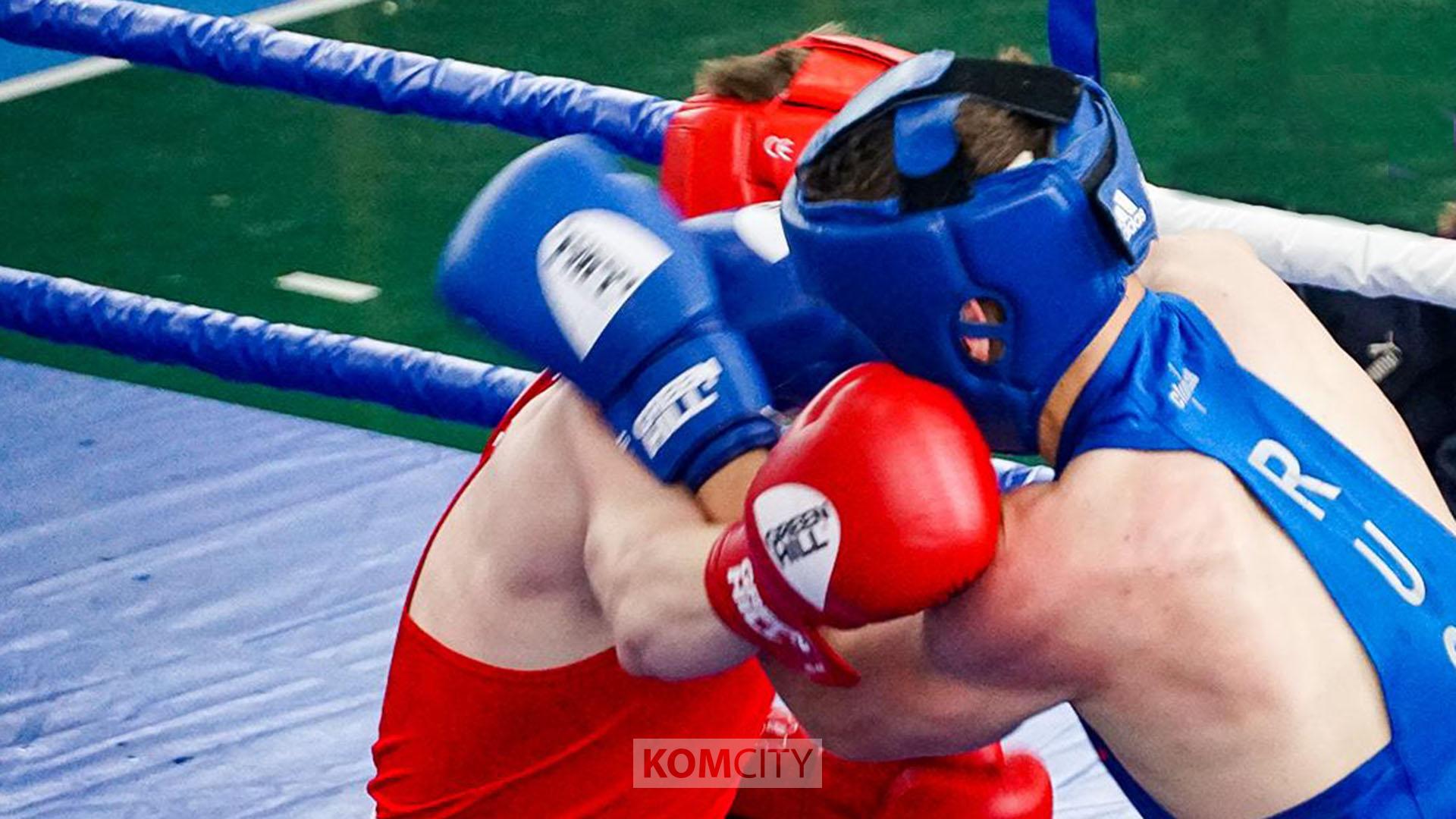 Комсомольские боксёры получили новую экипировку и урок от вице-губернатора