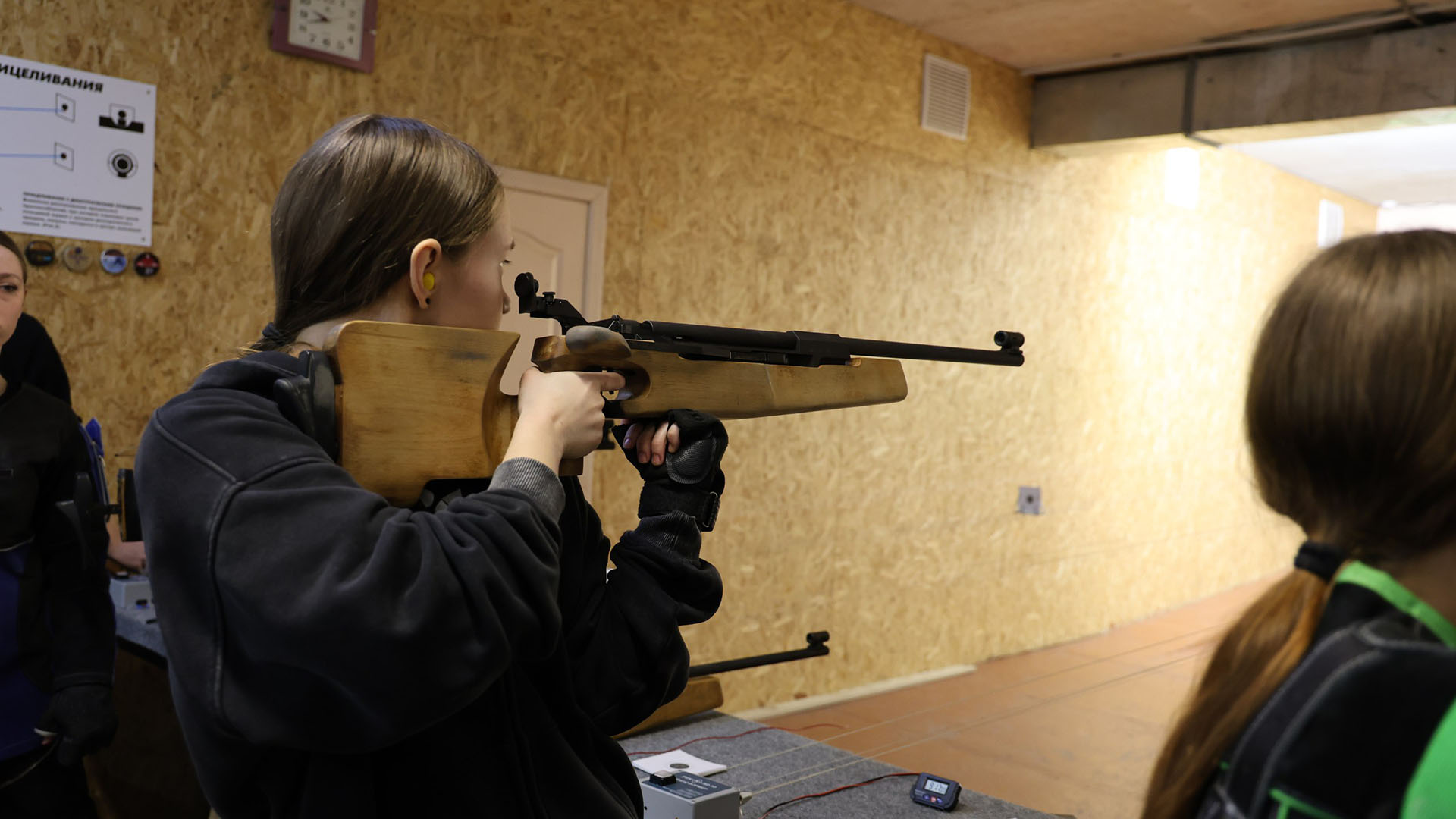 Лучших стрелков Комсомольска определили на соревнованиях в тире на Московском 