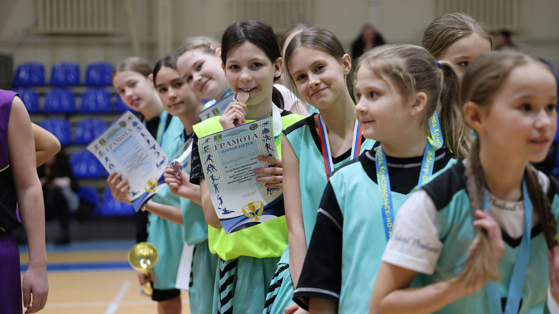 11 команд сразились за медали городского баскетбольного турнира