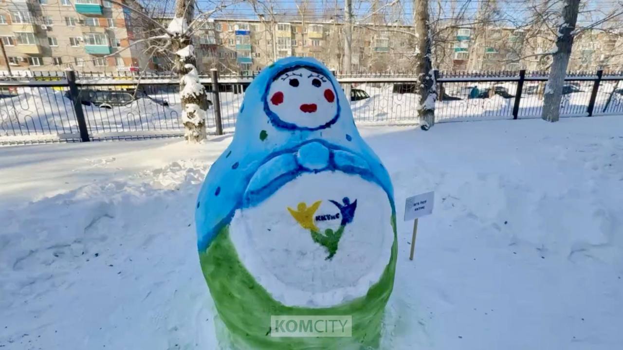 Капля «нефтяников» и матрёшка Колледжа технологий и сервиса признаны лучшими на конкурсе снежных фигур