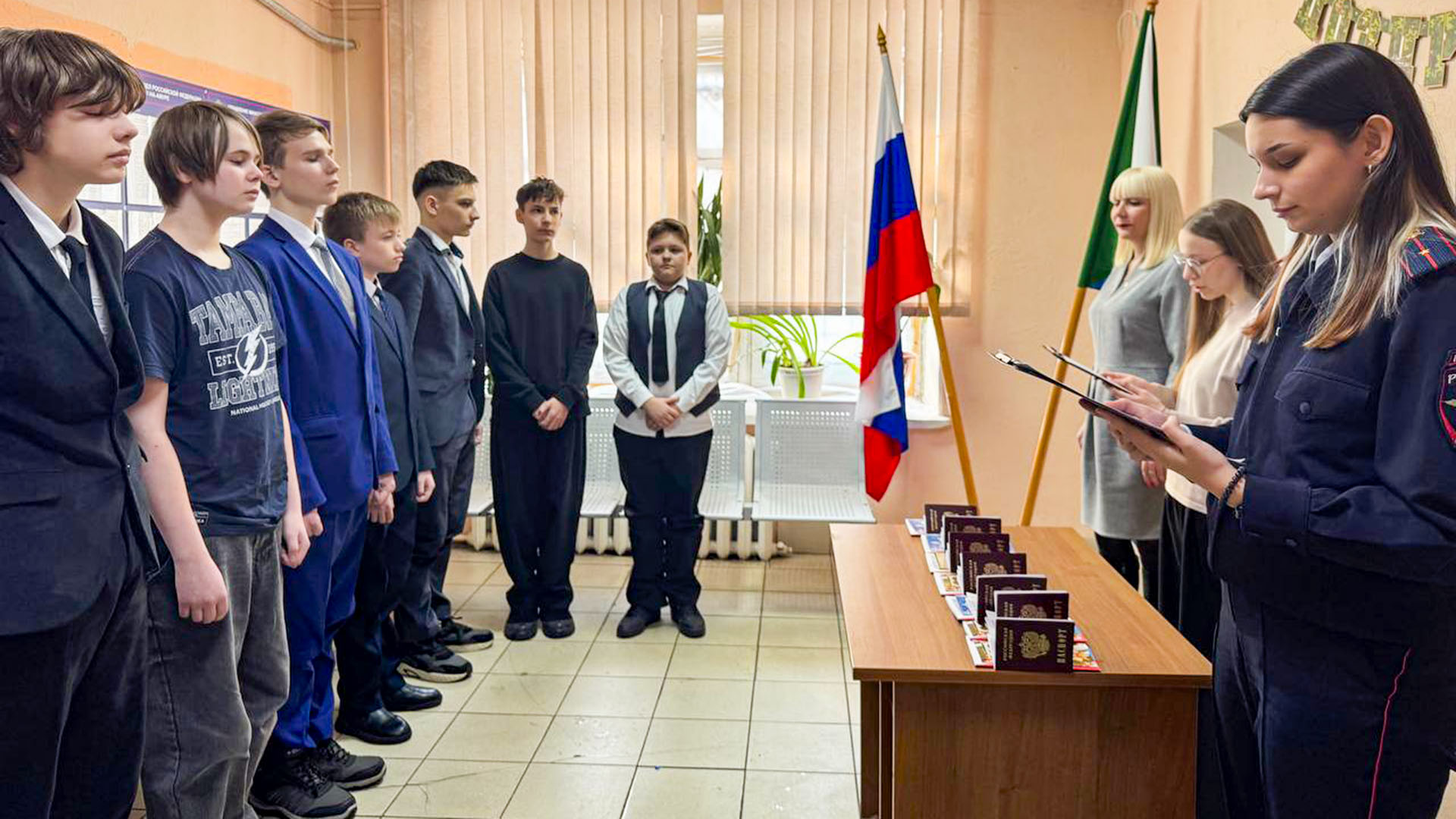 Первые паспорта вручили будущим защитникам Отечества накануне 23 февраля