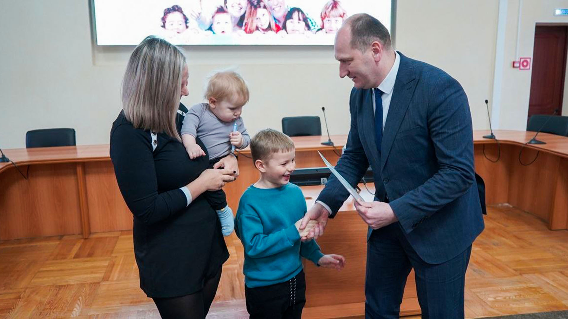 17 молодых семей получили сертификаты на покупку жилья