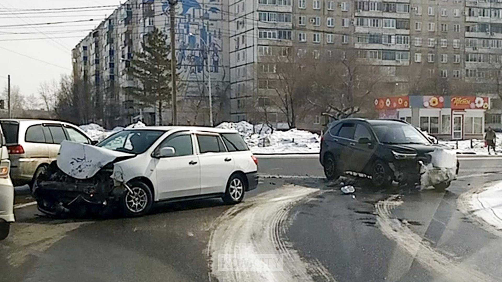 В столкновении на Дикопольцева получил травмы несовершеннолетний пассажир 