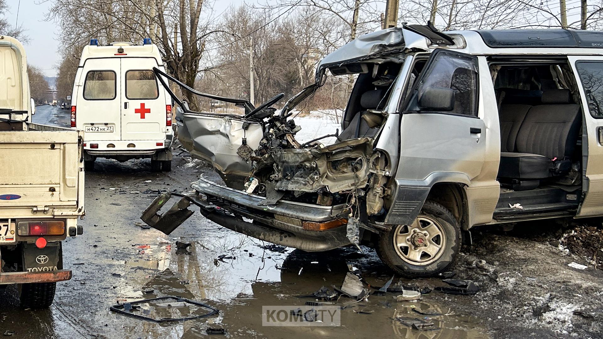 Два человека попали в больницу после тройного столкновения на Павловского