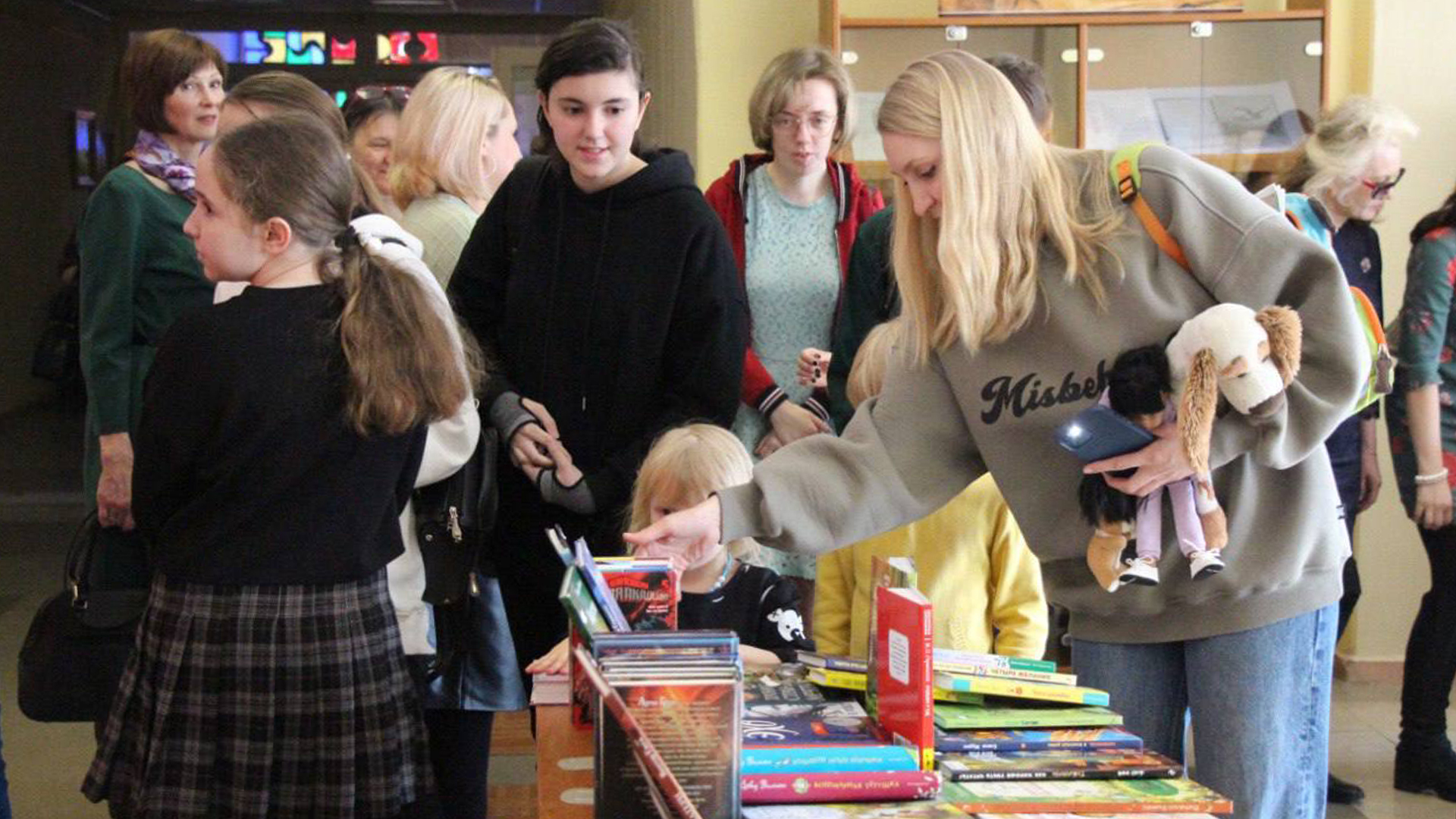 Выставка книжных новинок откроется завтра в библиотеке Островского