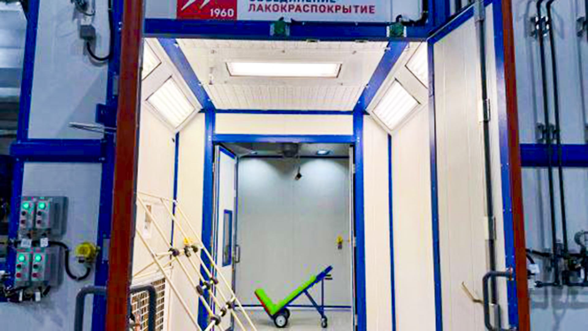 Комсомольский авиазавод запустил новые окрасочные камеры для дверей Суперджетов