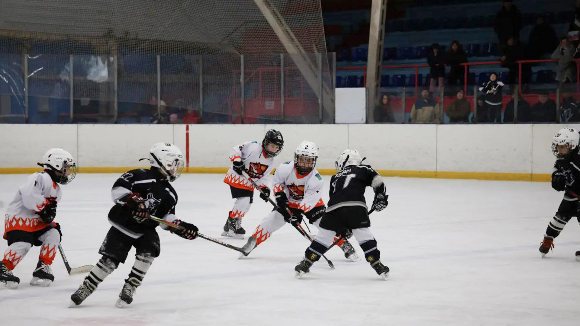 Турнир по хоккею в «Металлурге» собрал команды из четырёх городов