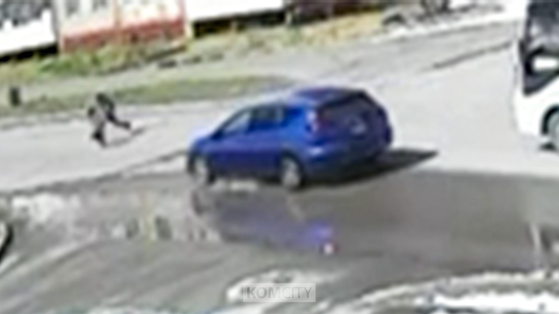 Два первоклассника попали под машину на Бульваре Юности