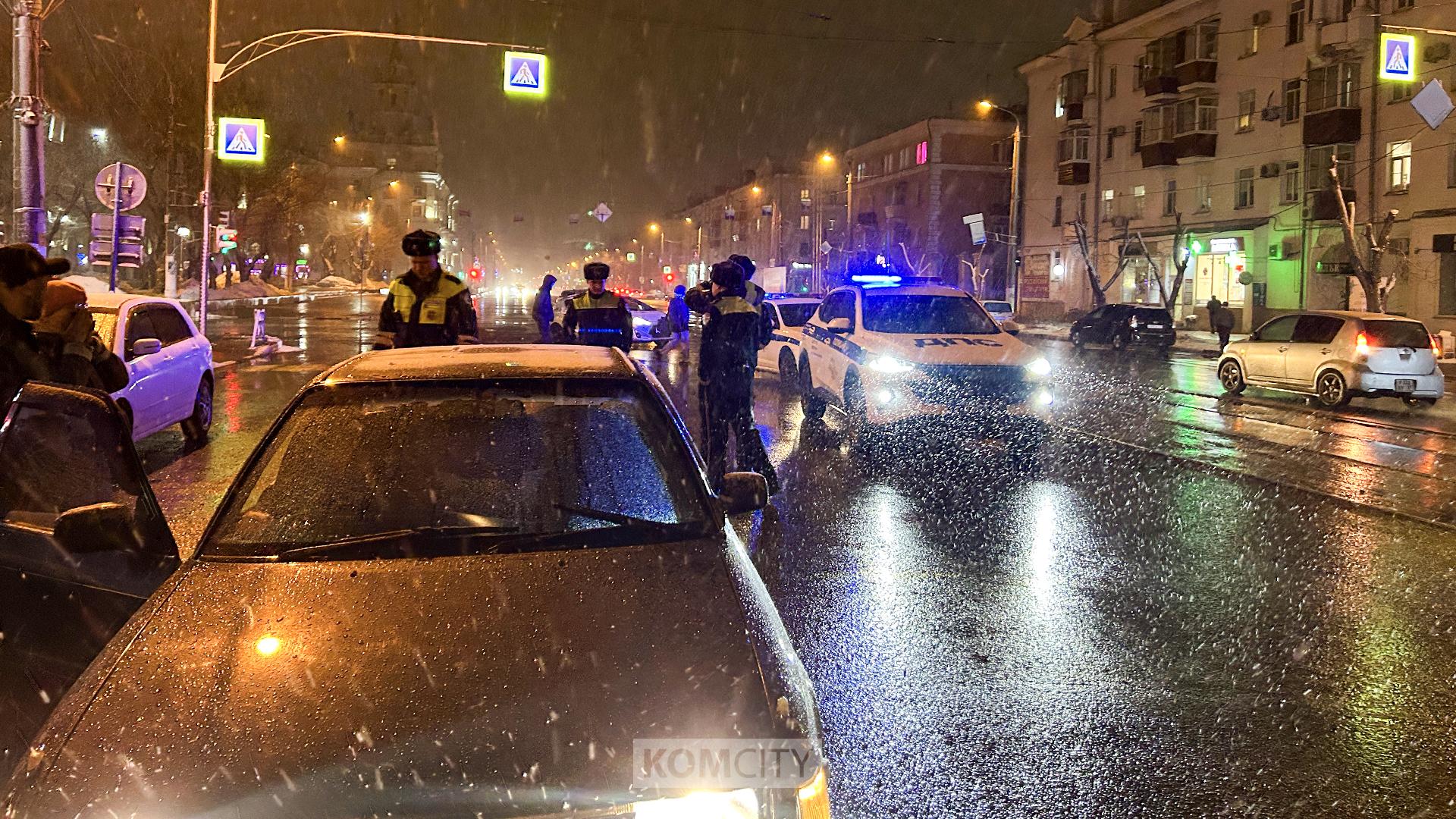 Женщина, попавшая под машину на пл. Ленина, попала в больницу с тяжёлыми травмами