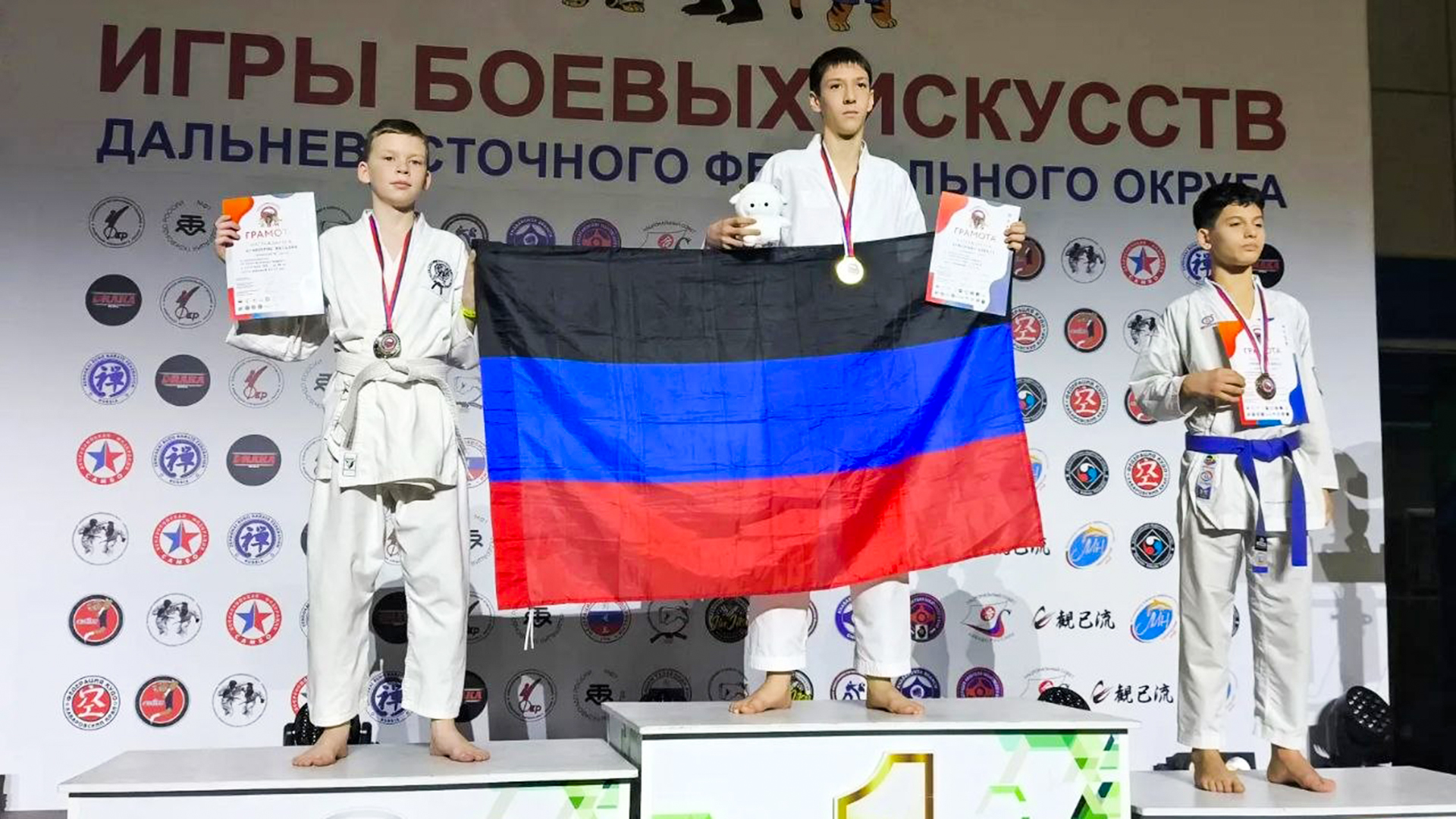 Медали дальневосточных Игр боевых искусств выиграли воспитанники комсомольской «Академии каратэ»