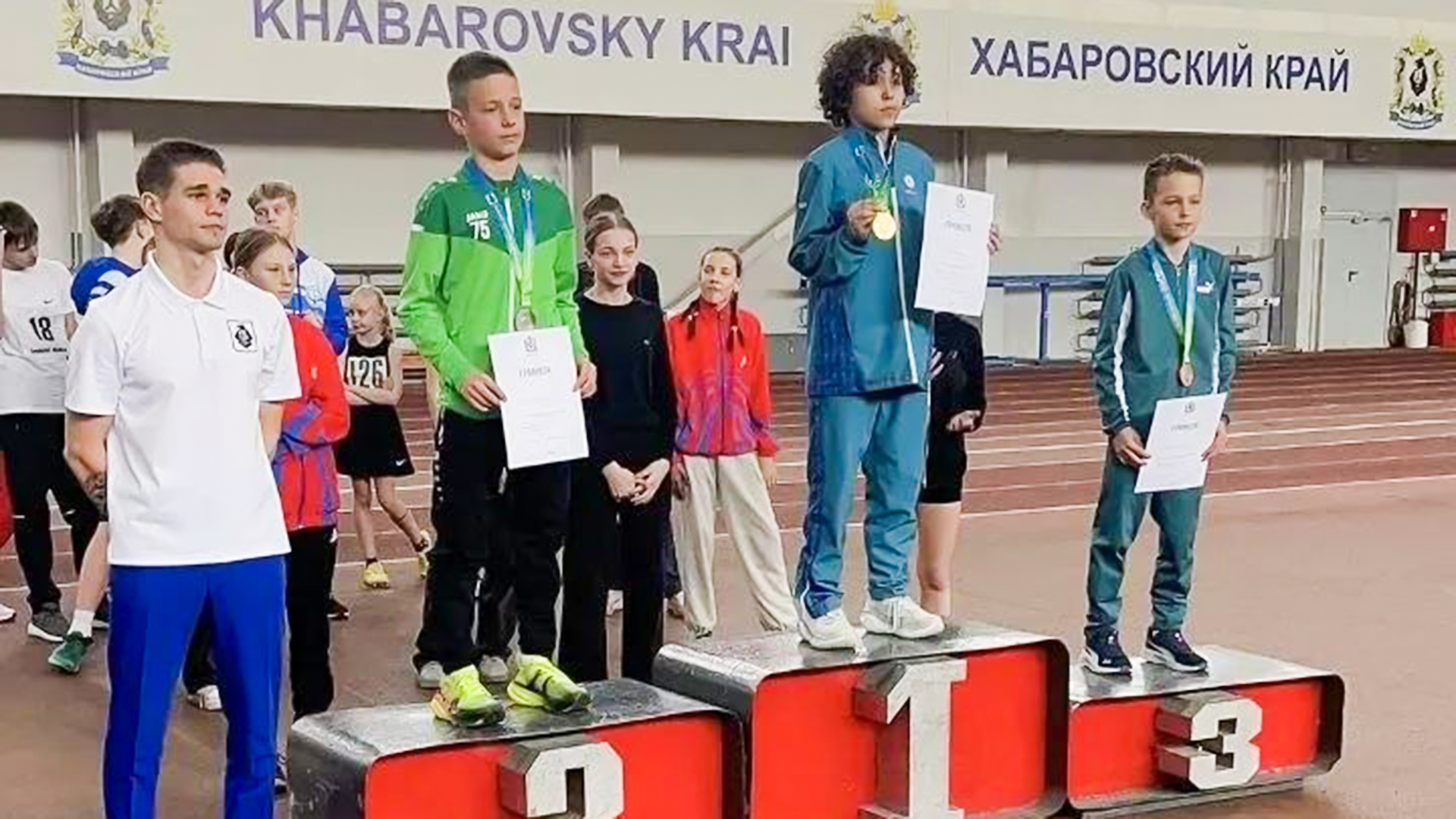 Комсомольские легкоатлеты напрыгали и набегали на медали дальневосточных стартов