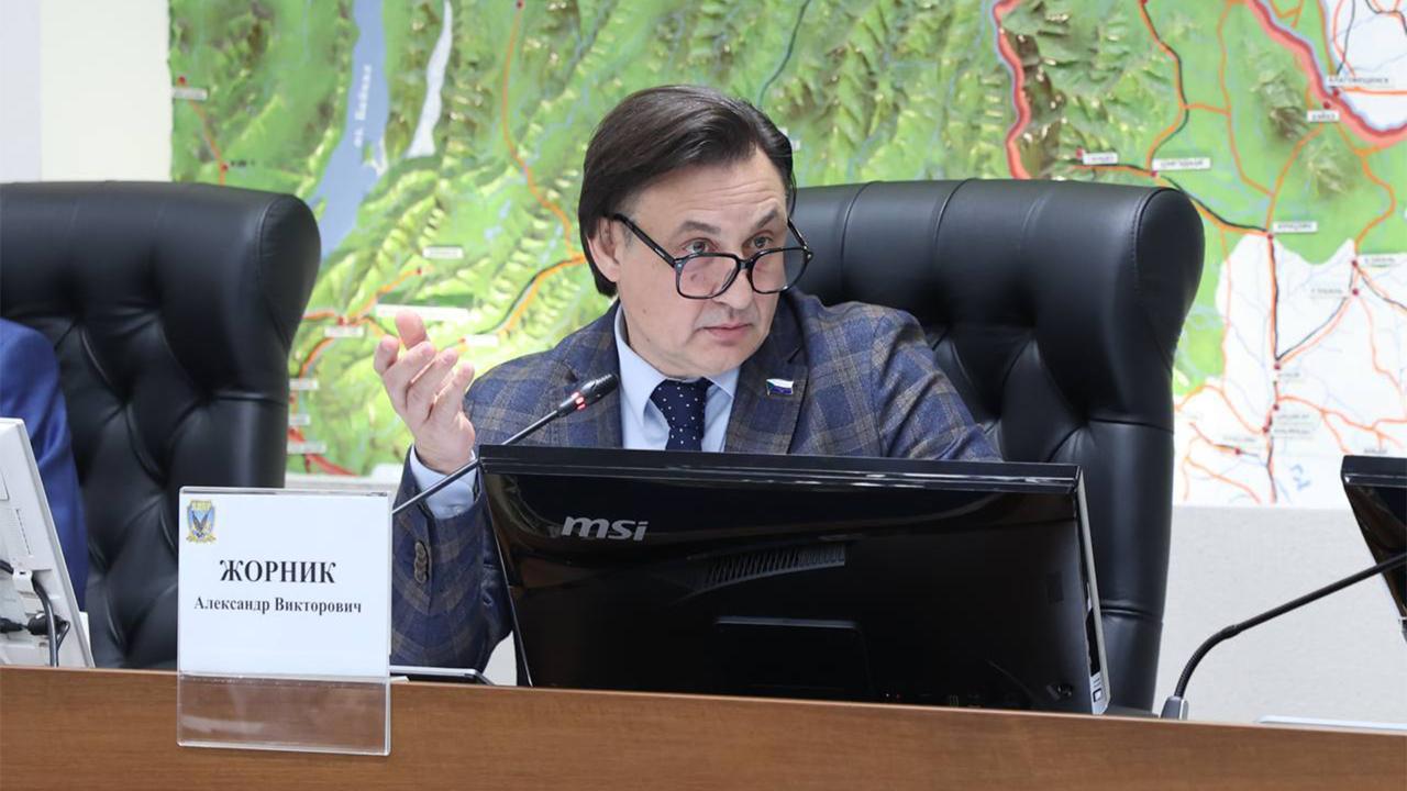 Александр Жорник зовёт комсомольчан на очередной депутатский приём 