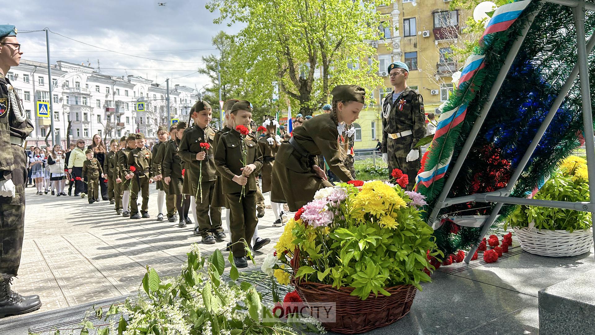 К бюсту Маресьева возложили цветы в день его 110-летия