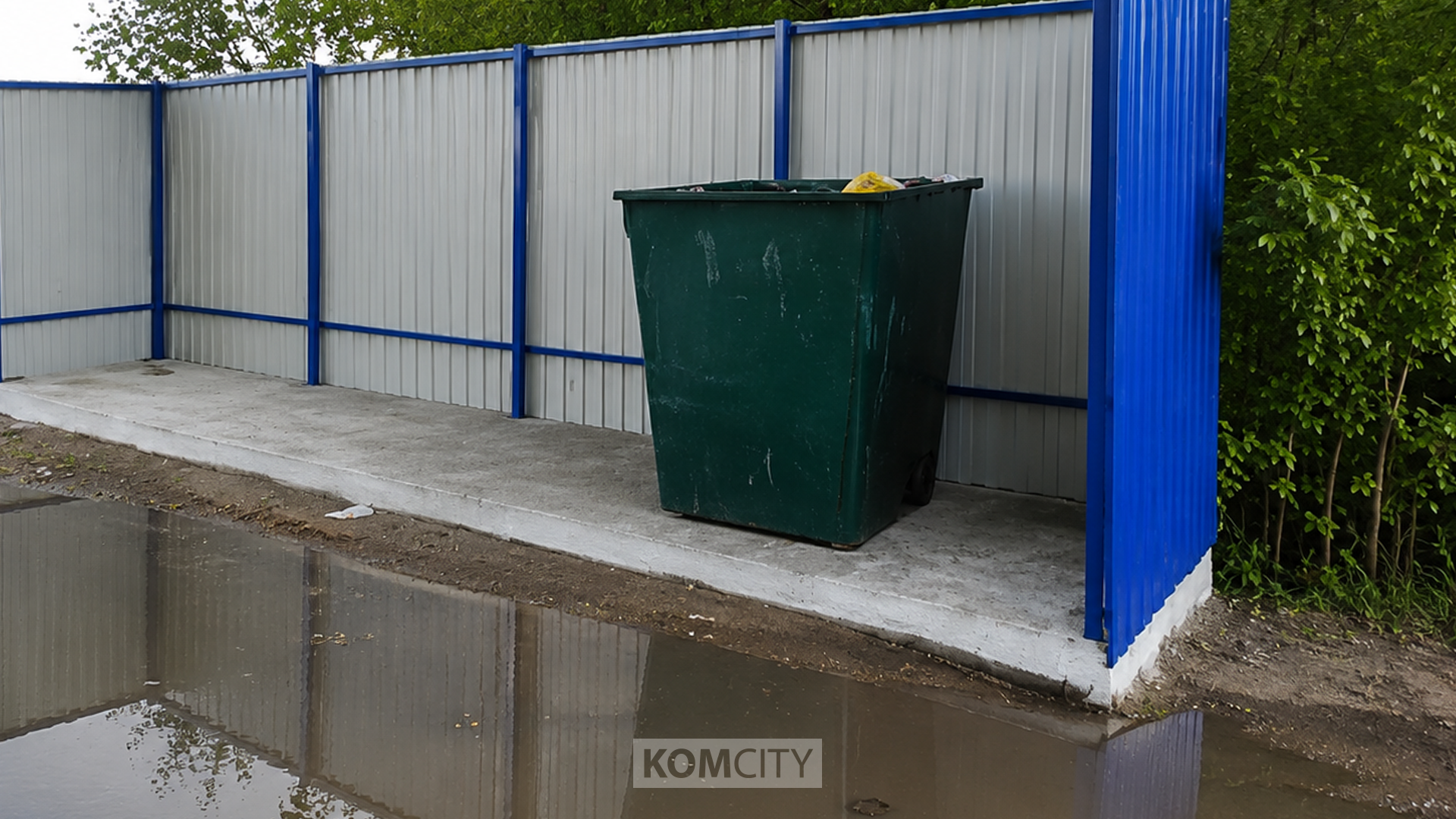 «Управляйку» оштрафовали за подтопленный подход к мусорным контейнерам