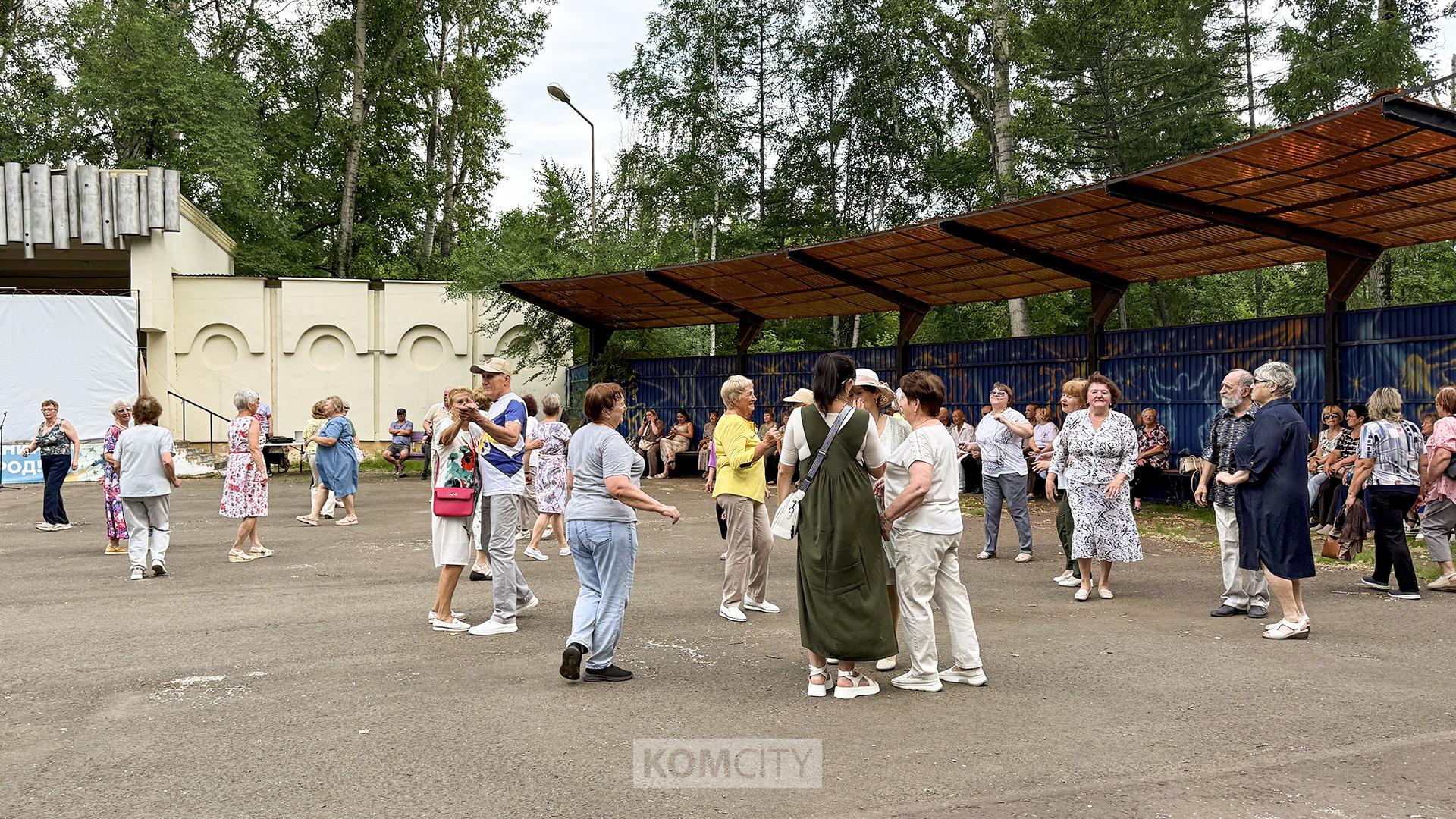 В пятницу в парке Судостроителей снова пройдёт ретро-вечер для пенсионеров