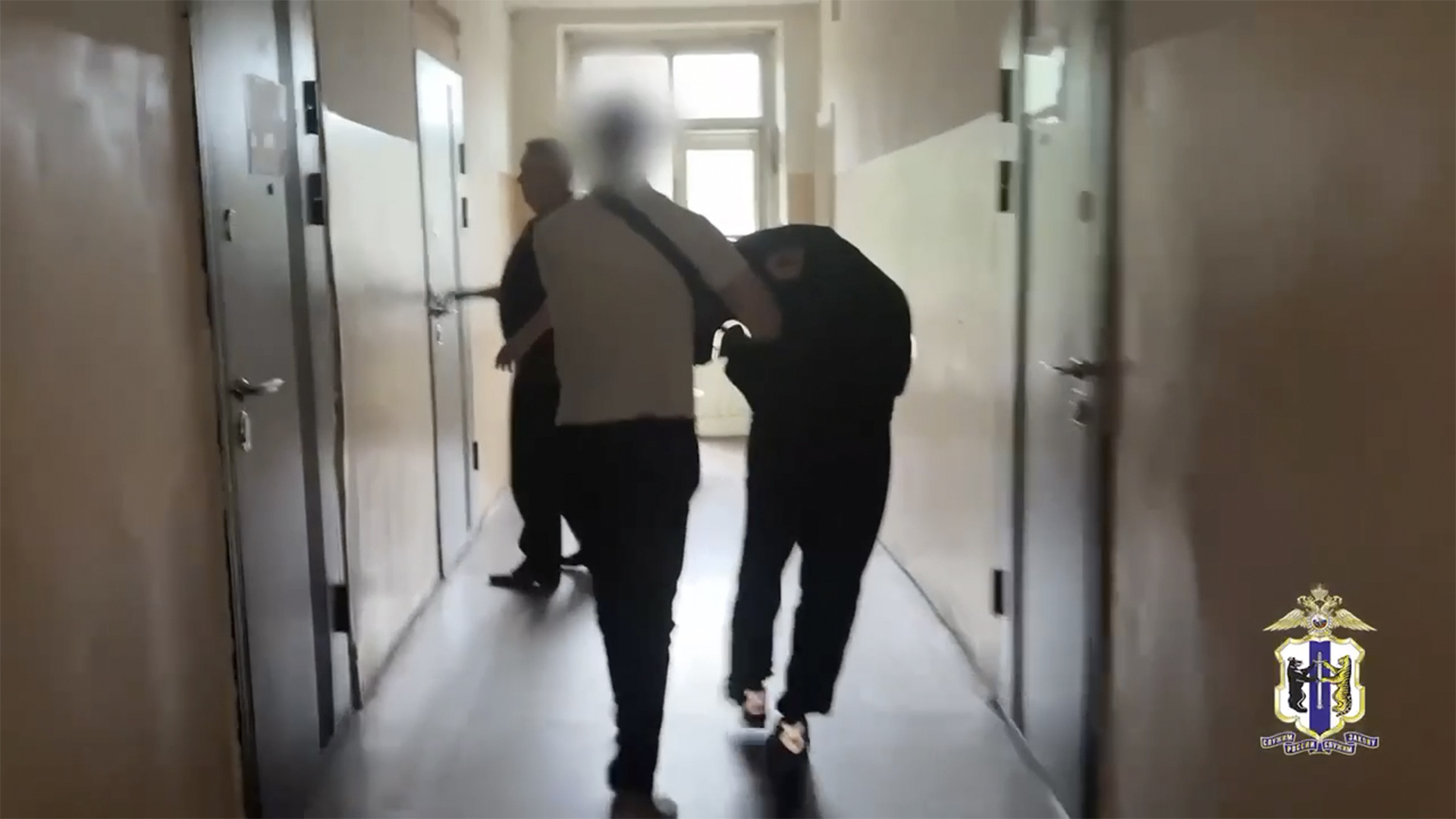 Курьера, забравшего у обманутых пенсионеров 650 тысяч, задержали в Комсомольске