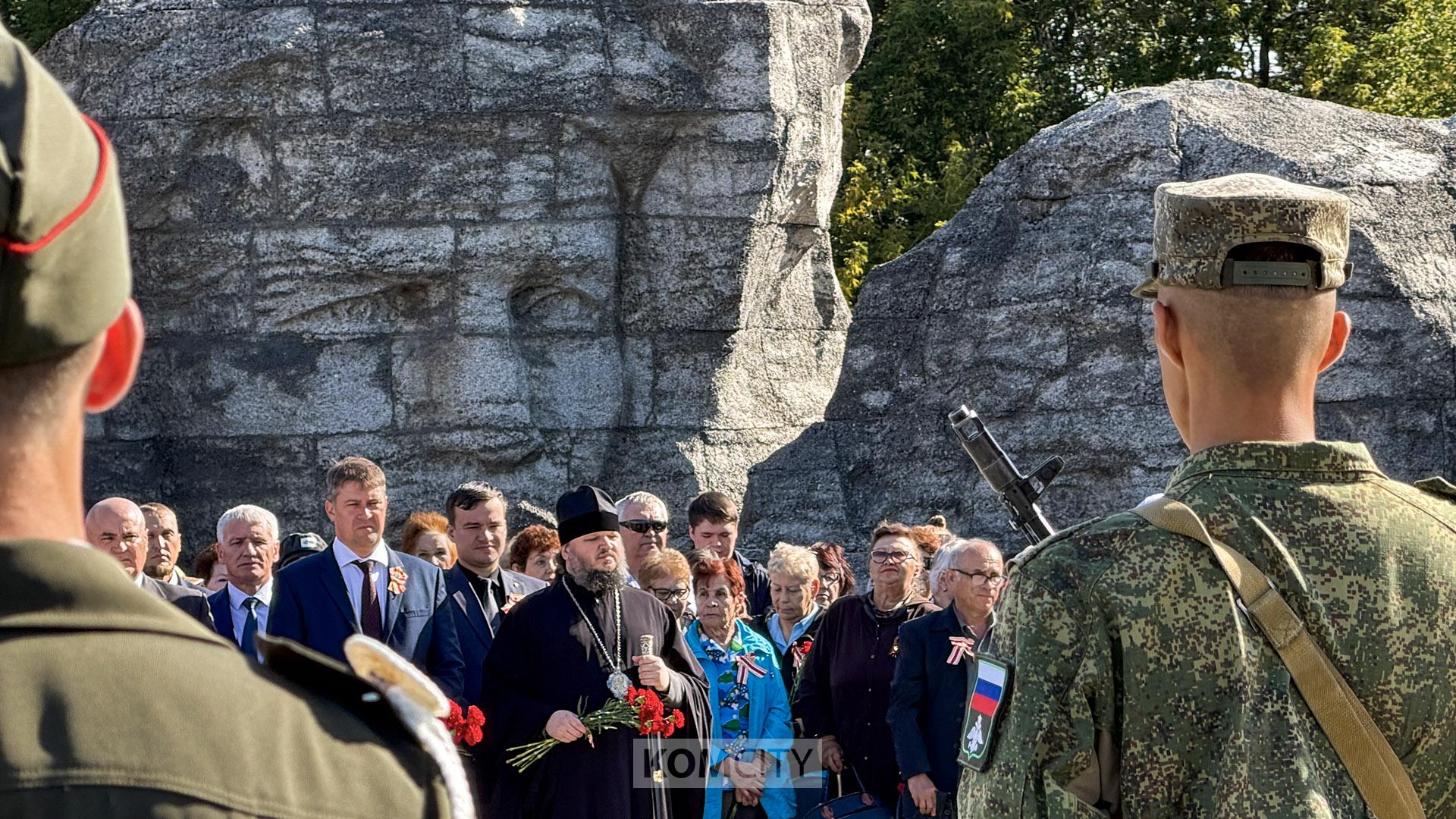 Годовщину окончания Второй мировой войны отметили в Комсомольске возложениями цветов