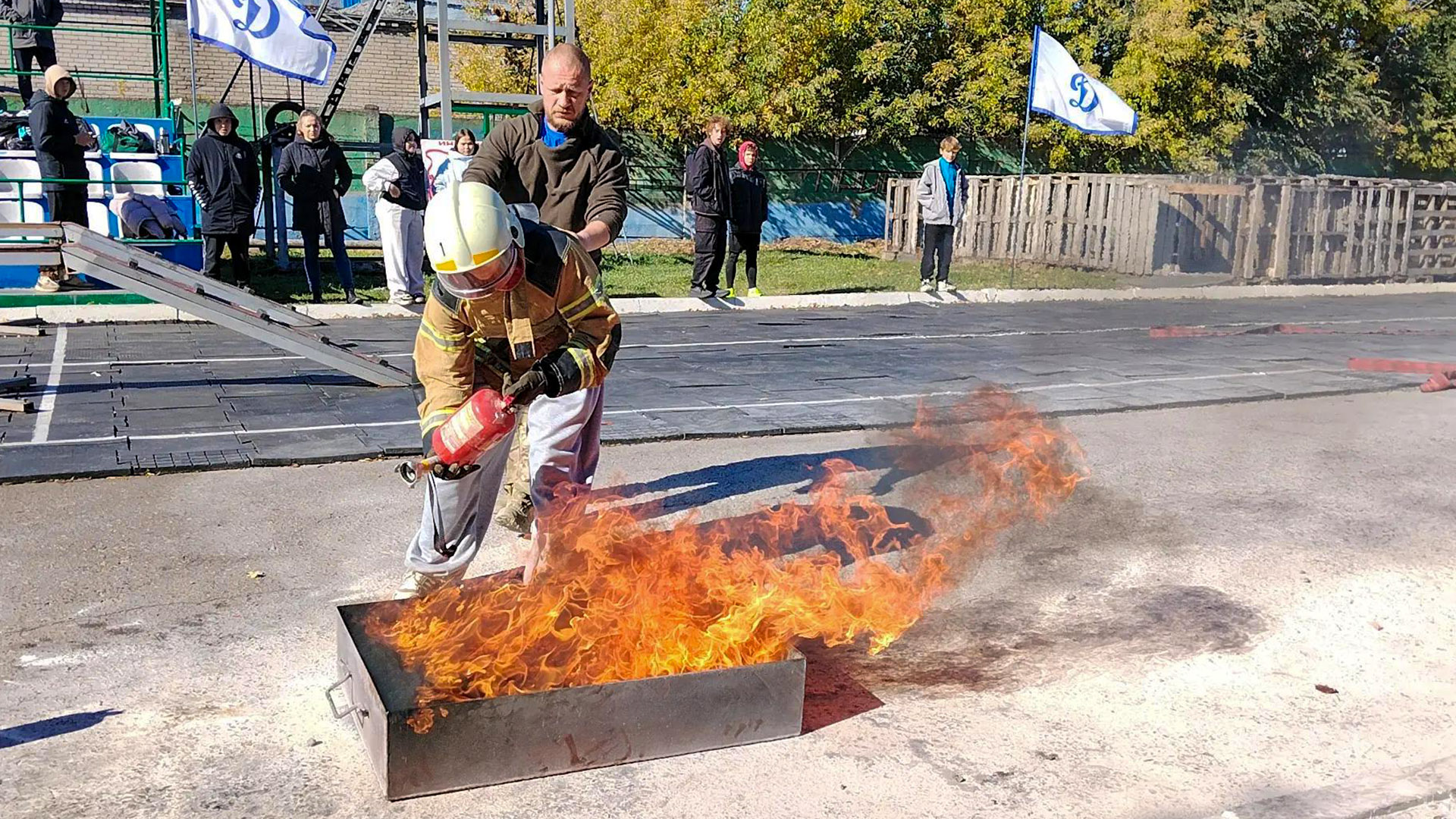 150 подростков приняли участие в пожарно-спасательных соревнованиях «Золотая штурмовка»