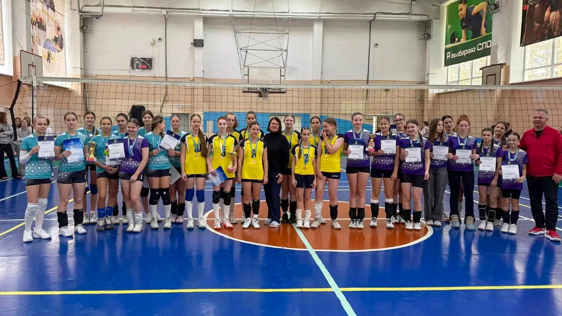 Команда «Смена» одержала победу на городском волейбольном первенстве